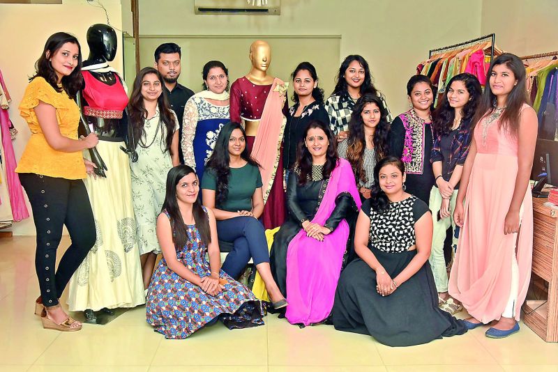 (Third and fourth from right) Spana Vijay and Ajita Reddy with  the student designers of the college.