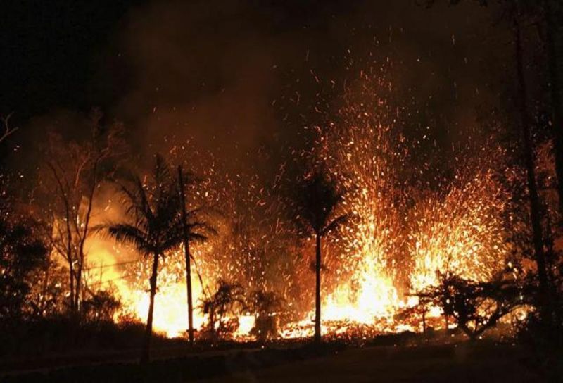 A new fissure erupts in Leilani Estates in Pahoa, Hawaii. (Photo: AP)