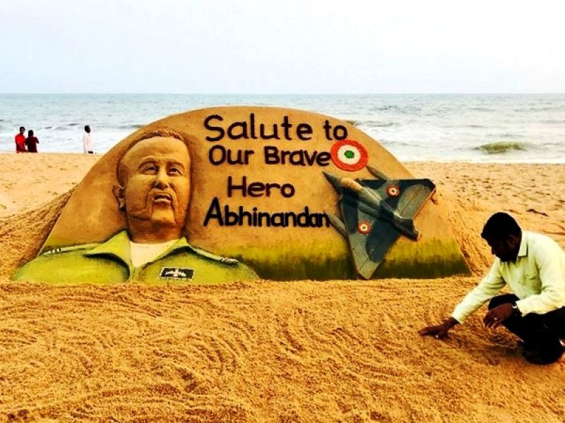 On February 28 too Sudarsan had etched Abhinandan's likeness on sand and wrote 'Salute to Our Brave Hero Abhinandan,' alongside it. (Photo: ANI)