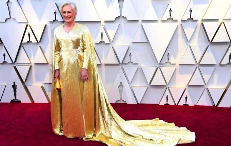Glenn Close, in a 42lbs-golden cape gown by Carolina Herrera at the 2019 Oscars. (Photo: AP)