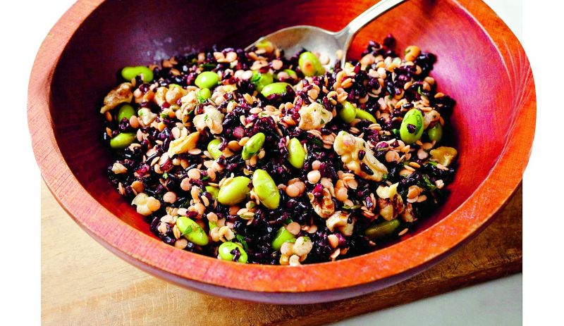 Crunchy black rice salad 