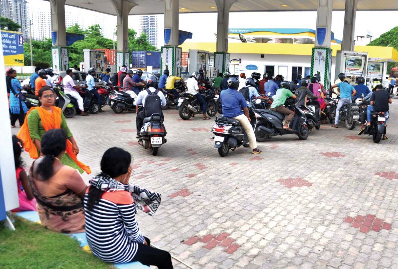 Heavy rush at a petrol pump in Kochi due to hartal on Sunday.