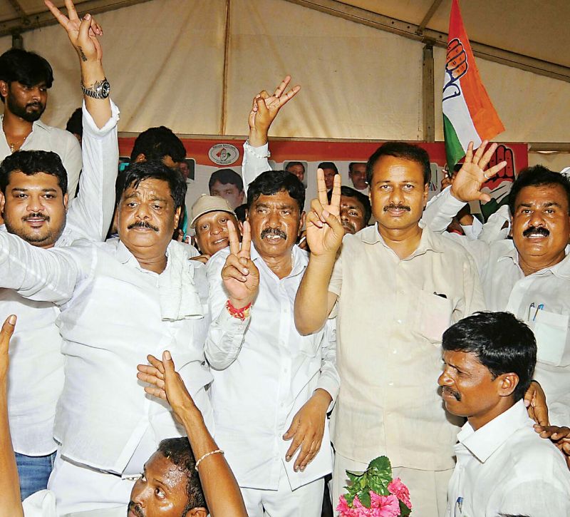 Congress candidate Kalale Keshavamurthy who won  Nanjanagud being greeted by Congress leaders in Nanjanagud on Thursday. (Photo: KPN)