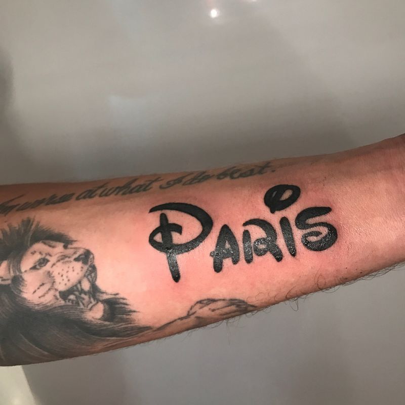 Paris shared a photo of Chris' new tattoo