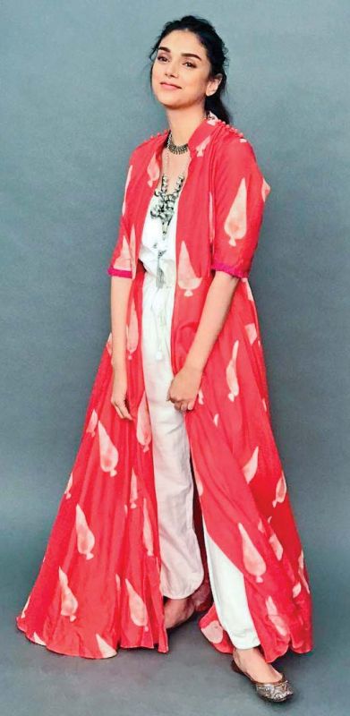  Aditi Rao Hydari sure looks like a million bucks in this Anita Dongre outfit!
