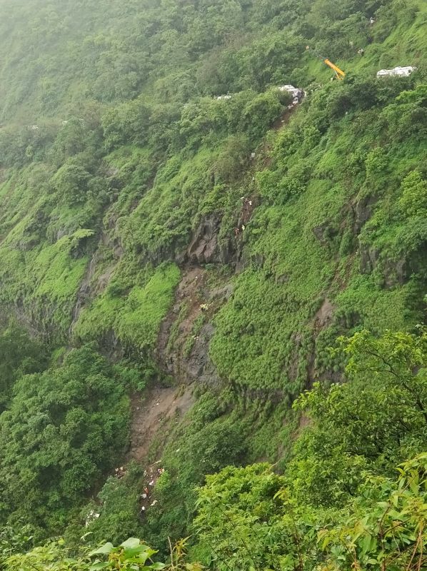 The bus fell into a 500-ft gorge in the Konkan region in Raigad. (Photo: AP)