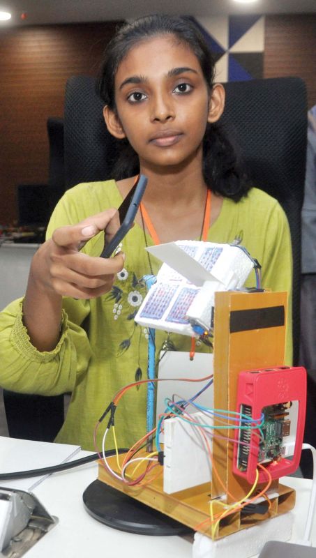 T. Devananda of CKGMHS, Chingapuram, with her smart solar harvest system.