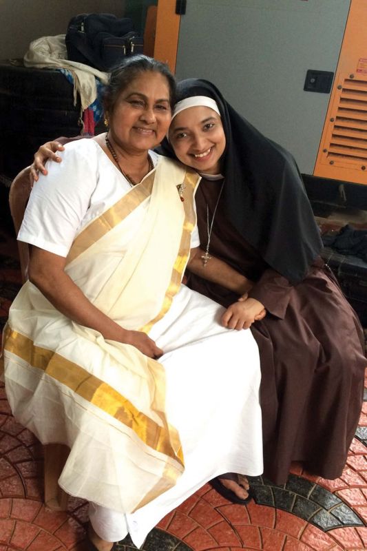 Divya with K P A C Lalitha  on the sets 