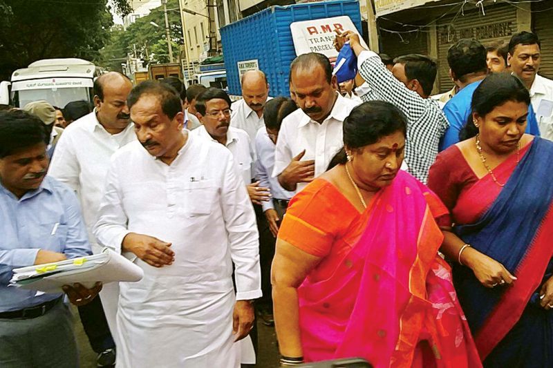 Minister KJ George with Mayor Padmavathi and others inspected the rain affected areas of Bengaluru City, in Bengaluru on Saturday (Photo: DC)
