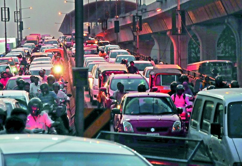 Vehicles take almost 20 minutes to cross the Paradise and Patny flyover during peak hours. Almost all the traffic from Begumpet in the evenings and heading towards Secunderabad moves via YMCA junction.