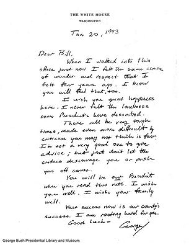 The note sent by George HW Bush to Bill Clinton (Photo: Twitter)