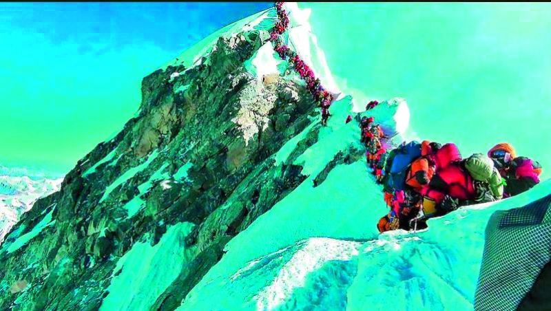 Images of hundreds of mountaineers queuing up to reach the Mt Everest summit.