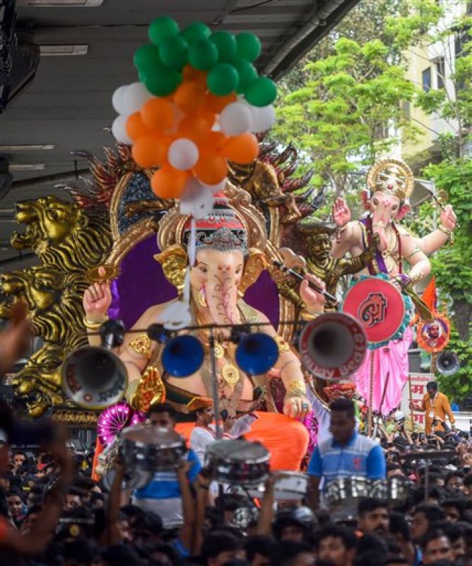 An idol of Lord Ganesha is being transported ahead of Ganesh Chaturthi festival. (Photo: PTI)