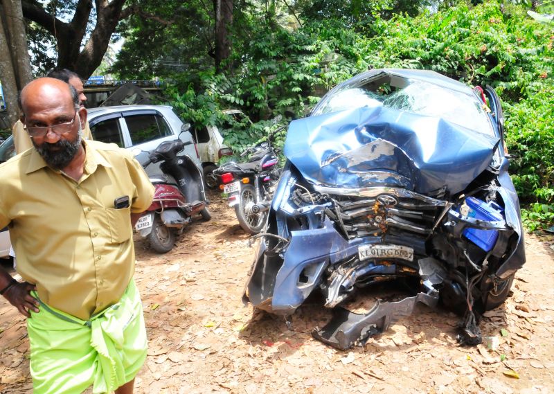 The car in which the musicianand his family were traveling.