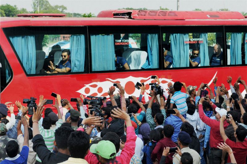 Indian cricket team fans could not stop clicking as Team India arrived in MS Dhoni's hometown for the fourth India-New Zealand ODI. (Photo: PTI)