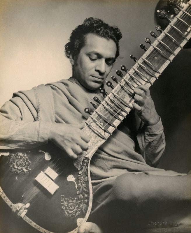 Pandit Ravi Shankar, Studio portrait in Chiswick, London, 1955 (Photo: Jitendra Arya/  Jitendra Arya Foundation)