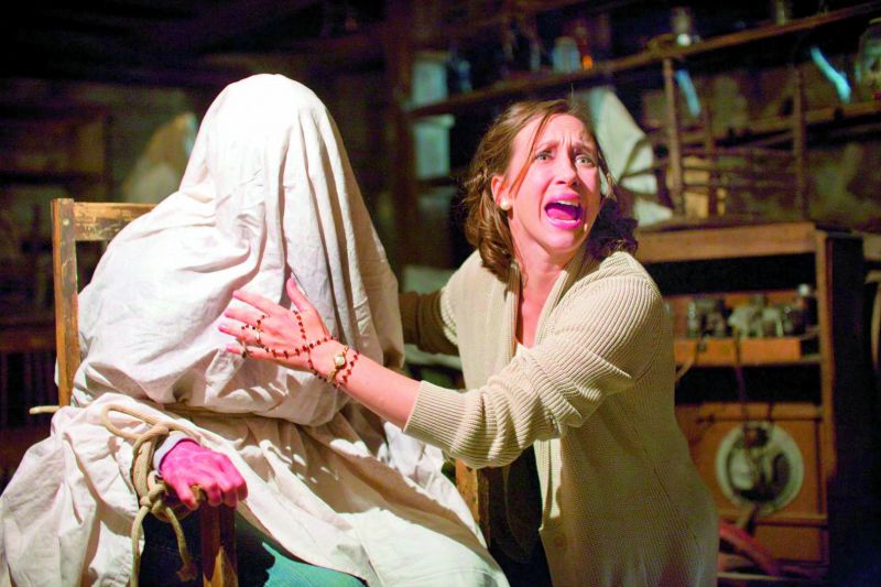  Vera Farmiga allegedly experienced  unexplained claw marks across her thighs after Conjuring 1
