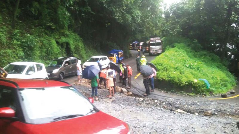 Vehicles stranded at Thamarasserry ghat road on Monday