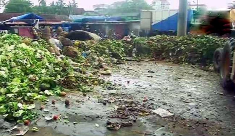 Garbage pile in Ernakulam market that was cleared after sub-judge's protest. (Photo: ANI | Twitter)