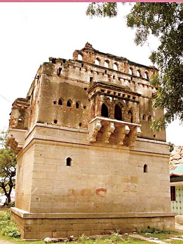 Thangali Gopura, breeze tower in Gudekote