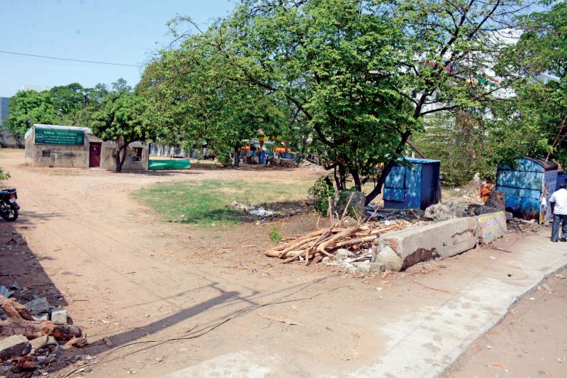 This dead pond near Padi flyover is most likely to get restored by Chennai Corporation, following Shanmugam's petition to Chennai district collector. (Photo: DC)