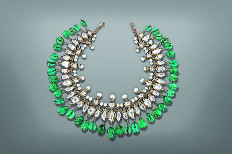 Champakali (necklace) made of gold, diamonds, emeralds and enamel. Deccan, early 18th century.