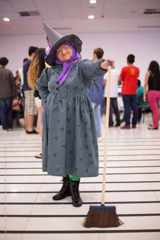 Solange Nascimento Amorim at a Cosplay Convention in Brazil dressed as The Bored Witch (Photo: Facebook)