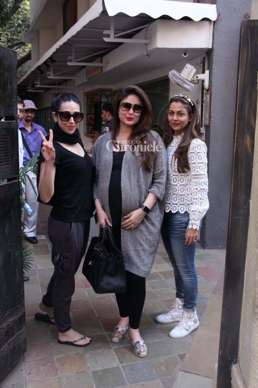  Snapped: Mommy-to-be Kareena goes on a relaxing lunch with Karisma, Amrita