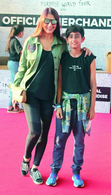  Sonali Bendre with her son