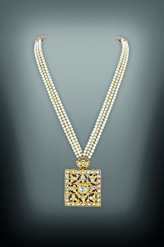 Taveez choti (braid amulet) made of gold, diamonds, pearls and enamel. Deccan, early 19th century.