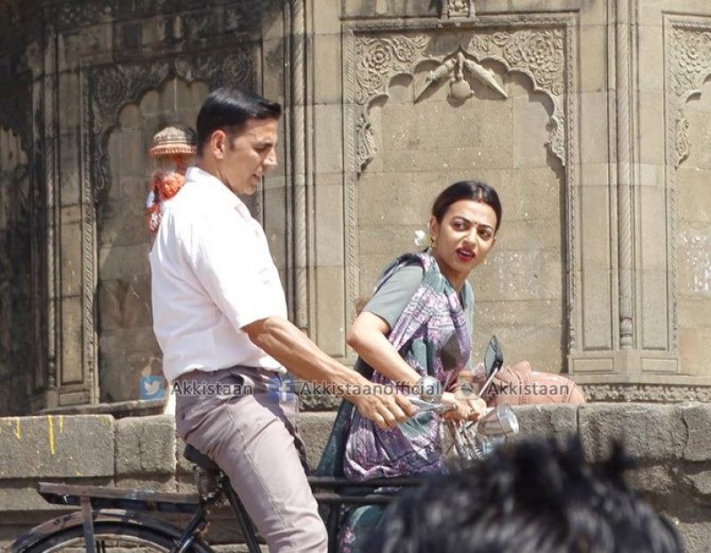 Pictures: Akshay takes Radhika Apte on bicycle ride as he starts Padman shoot in Indore