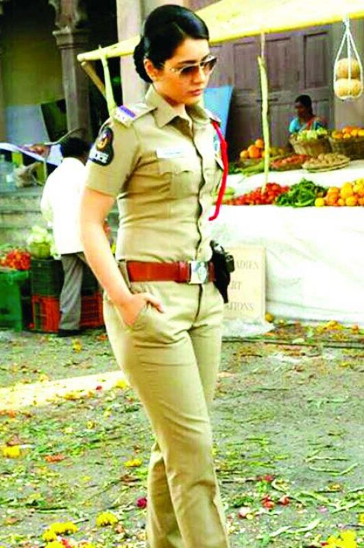 Raashi Khanna plays a  cop in Supreme