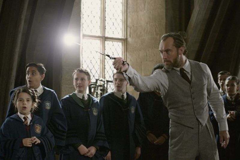Jude Law as Albus Dumbledore in the still from Fantastic Beasts: The Crimes of Grindelwald.