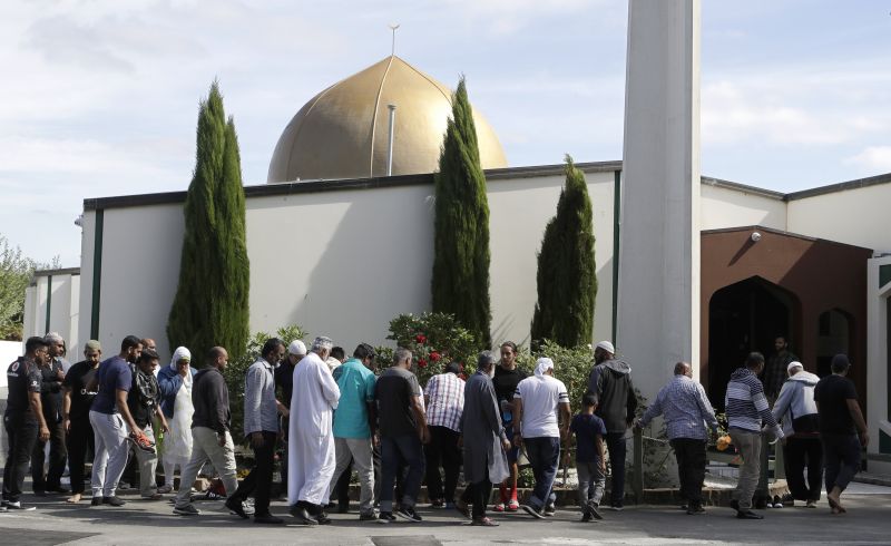 Worshippers prepare to enter the Al Noor mosque following last week's mass shooting in Christchurch, New Zealand. (Photo:AP)