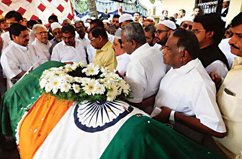 Political leaders including Deputy CM Dr G, Parameshwar pay their tribute to the departed leader