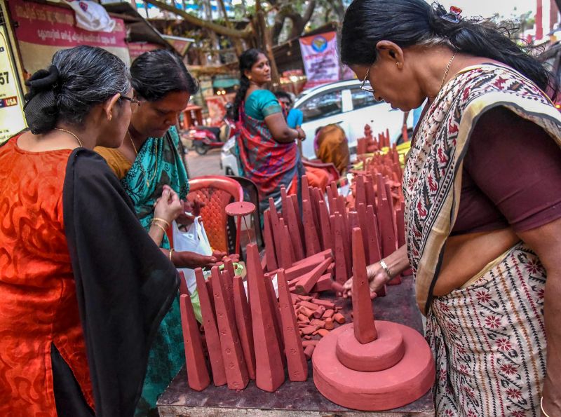 A vendor selling 'Thrikkakara Appan', the most important of Onam celebration at Kochi. (Photo: PTI)