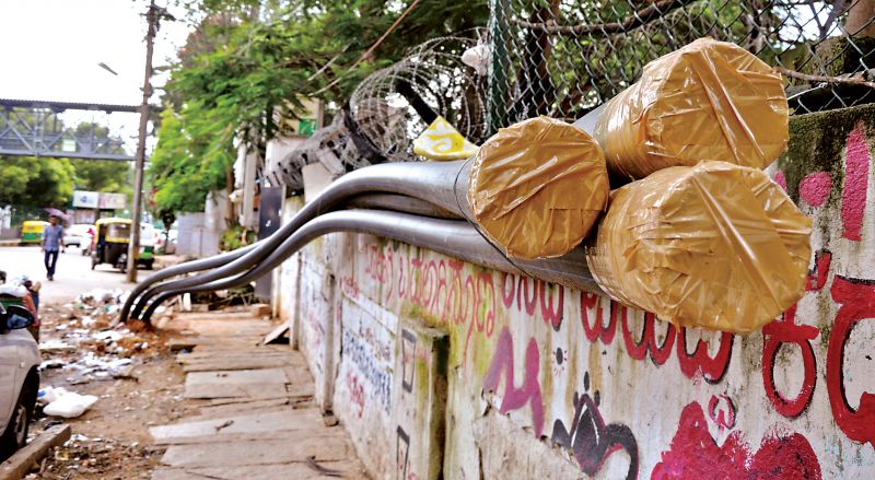 Cables line a street at Chamarajpet. (Photo: DC)