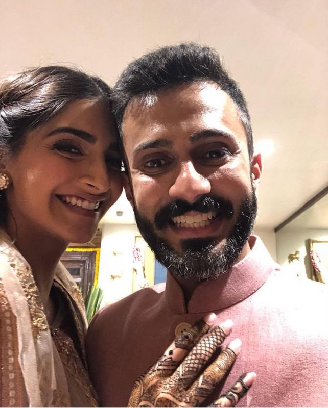 Inside pictures from Sonam Kapoor and Anand Ahuja's Mehendi. (Photo: Instagram)