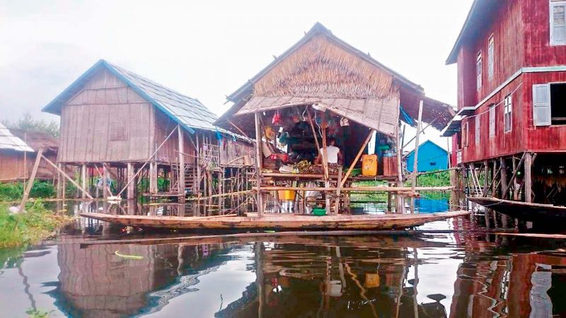 Floating houses of Inle