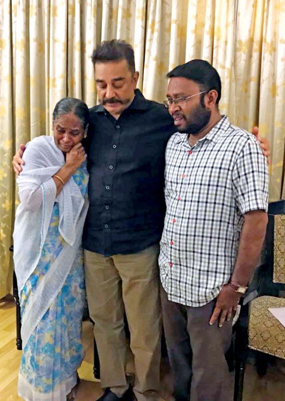 MNM Founder Kamal Haasan offers his condolence to Lourdhu Mary, mother of Usha, who was killed in Tiruverumbur recently.