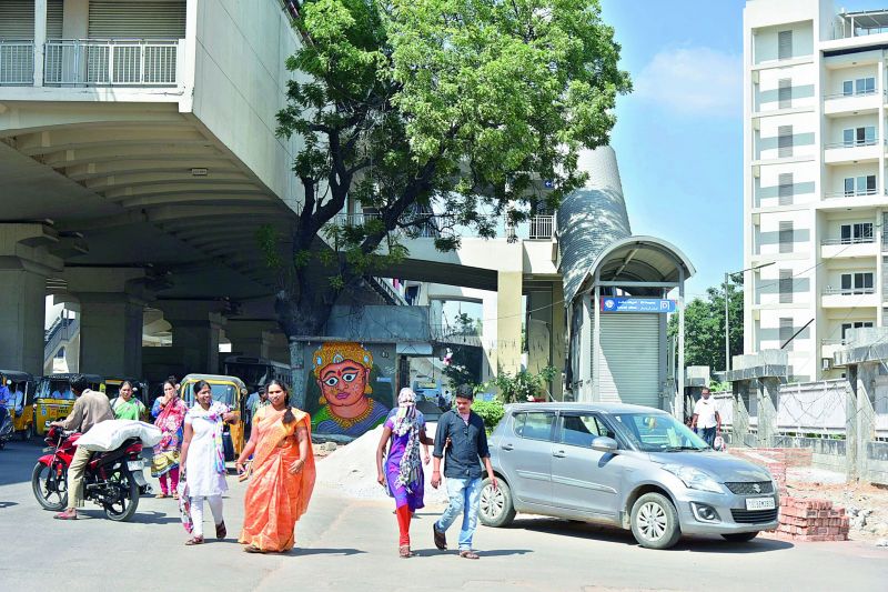 A temple in the middle of the road makes at ESI makes it difficult for pedestrians as well traffic. (Photo: DC)
