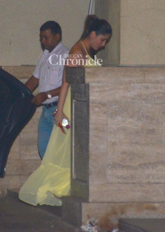 Snapped: Kareena looks stunning as she comes out to party with Karisma, Malaika