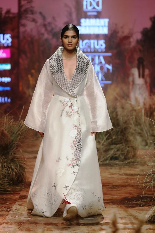The black graphics depict the dark side of the dreama and the florals celebrated happiness. (Photo: FDCI)