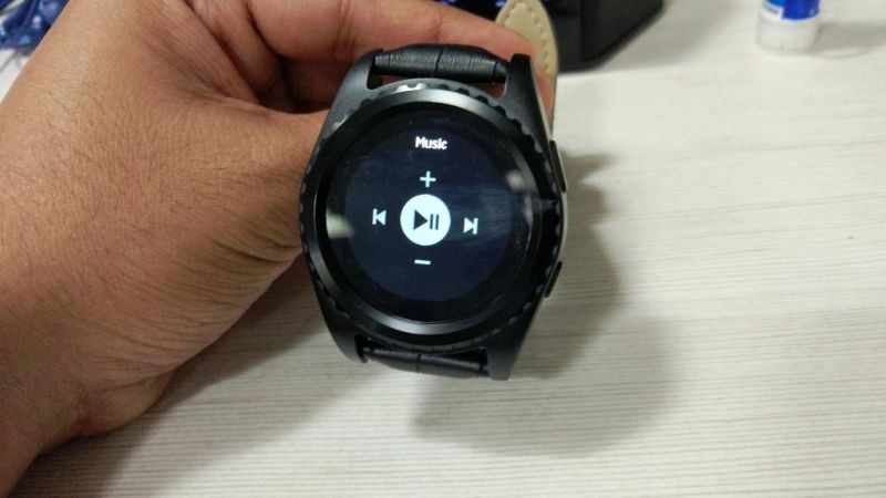 Noise Loop Lite smartwatch