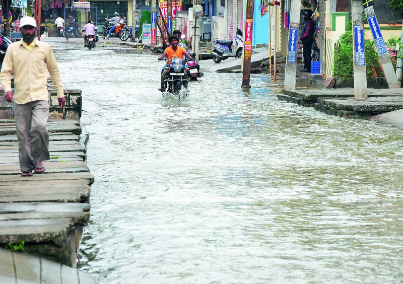 Motorists pass through a flooded road in Alwal on Sunday. (Photo: DC)