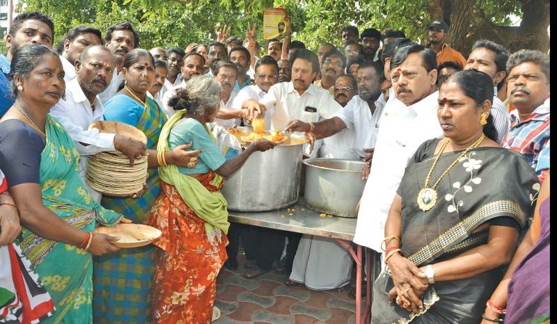 AIADMK cadres provide free food to  visitors near Jayalalithaa's memorial at Marina beach. (Photo: DC)