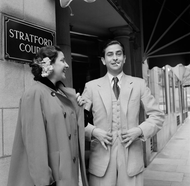 Raj Kapoor and Nargis outside Stratford Court Hotel in Oxford Street (now the Edwardian Berkshire Hotel), London, 1956. (Photo: Jitendra Arya/  Jitendra Arya Foundation)