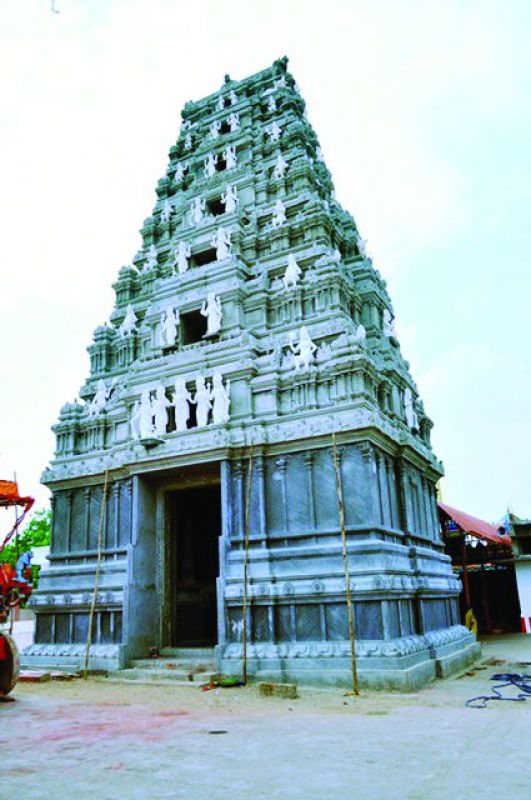 The Rajagopuram being built with various gods and goddesses on it.