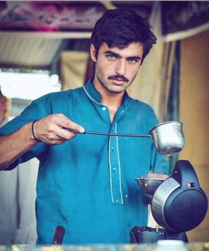 Arshad Khan, a chaiwala from Pakistan, was a social media hit after a photo of him went viral. (Photo: Instagram/ @jiah_ali)
