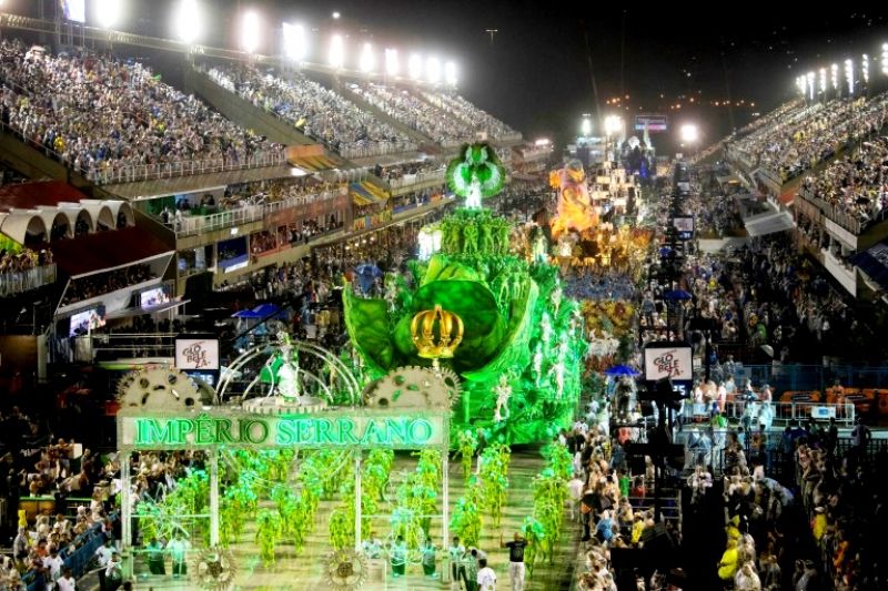 Rio's Sambadrome, full of thousands of costumed dancers and elaborate floats decorated to reflect national, regional, cultural or historic themes. (Photo: AFP)